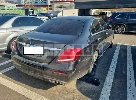 Photo 2 of 21: 2020 Mercedes-Benz E250, VIN WDDZF4FB0LA743249 — Korean insurance auction
