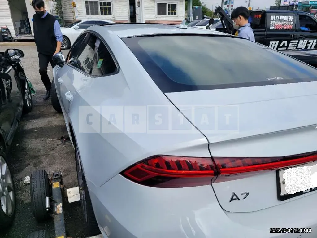 Photo 2 of 21: 2020 Audi A7 55 TFSI quattro, VIN WAUZZZF25LN070723 — Korean insurance auction
