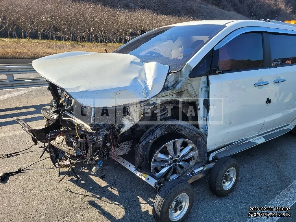 Photo 2 of 13: 2016 Kia Carnival, VIN KNAMC81ABGS082481 — Korean insurance auction
