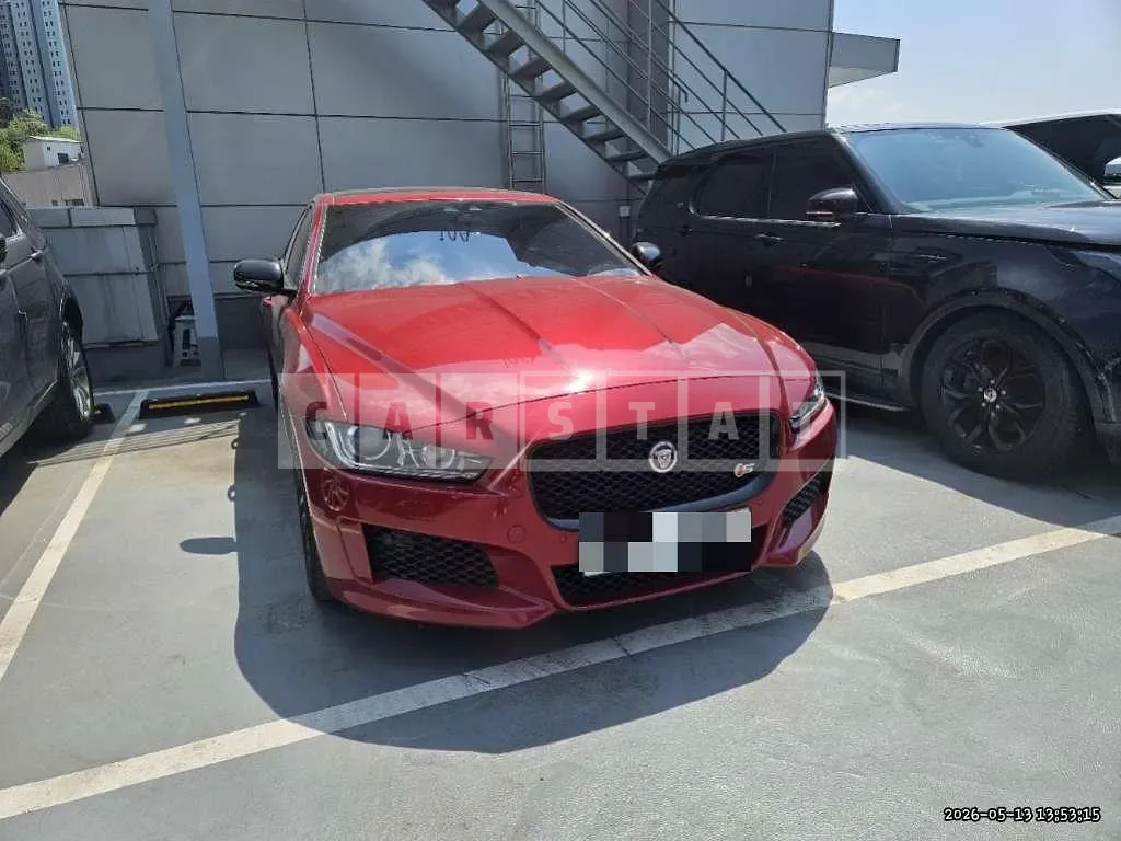 Photo 2 of 15: 2019 Jaguar XE 3.0SC S — Korean insurance auction