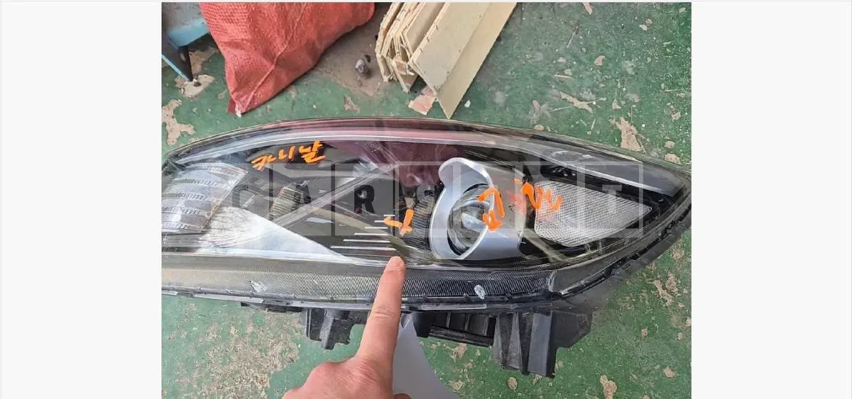 Photo 2 of 6: 2016 Kia (parts) Carnival L Headlamp — Korean insurance auction