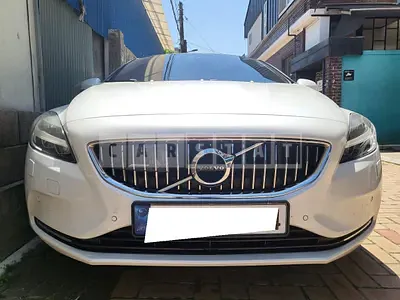 Photo 1 of 15: 2017 Volvo V40D4, VIN YV1MVA8KDH2415006 — Korean insurance auction
