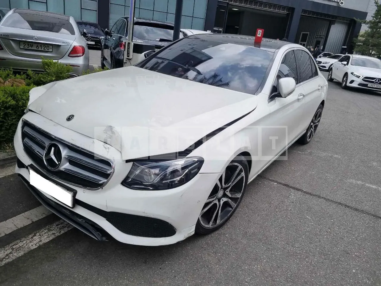 Photo 2 of 10: 2017 Mercedes-Benz E220d, VIN WDDZF0EB8HA220837 — Korean insurance auction