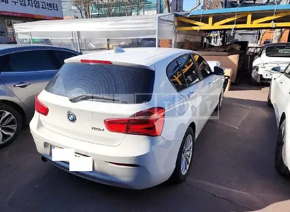 Photo 2 of 8: 2017 BMW 118d, VIN WBA1S5106HV993963 — Korean insurance auction