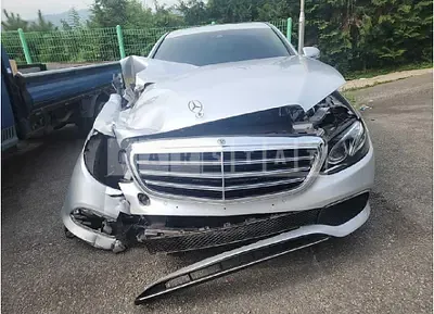 Photo 1 of 33: 2019 Mercedes-Benz E220d 4Matic — Korean insurance auction