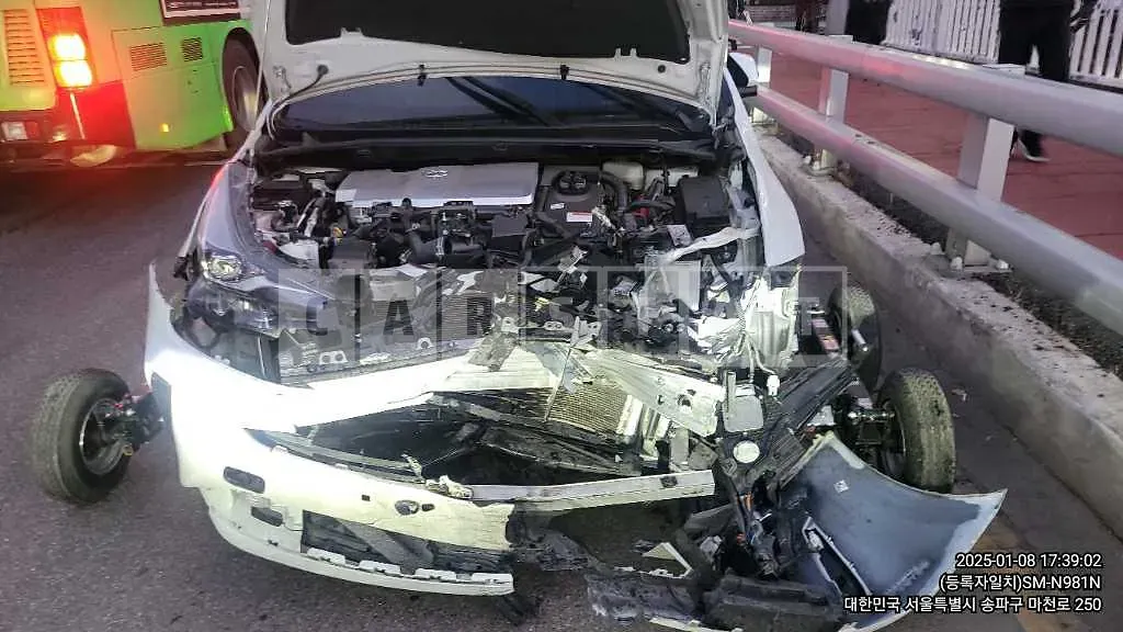 Photo 2 of 6: 2021 Toyota Prius — Korean insurance auction