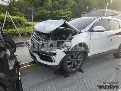 Photo 1 of 4: 2016 Hyundai Santa Fe — Korean insurance auction