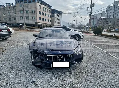 Photo 2 of 18: 2019 Maserati N/a, VIN ZAM57XSG2K1333376 — Korean insurance auction