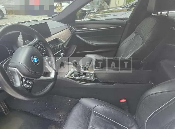 Photo 2 of 21: 2017 BMW 520d xDrive — Korean insurance auction
