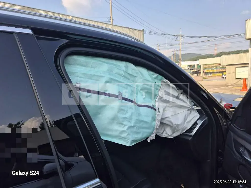 Photo 2 of 13: 2017 BMW X5 xDrive 30d — Korean insurance auction