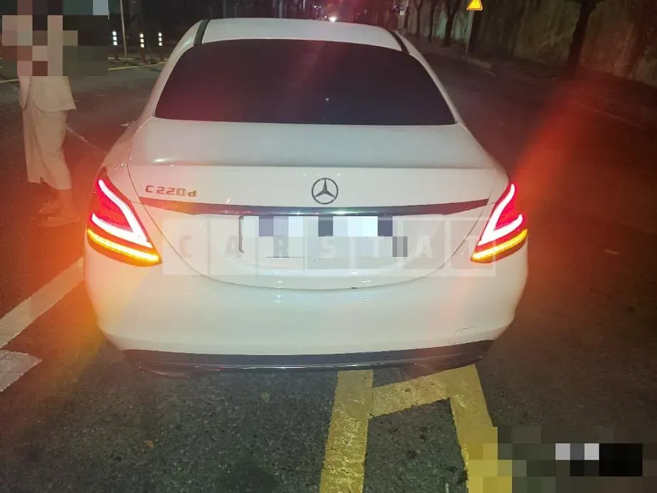 Photo 2 of 15: 2018 Mercedes-Benz C220 d — Korean insurance auction