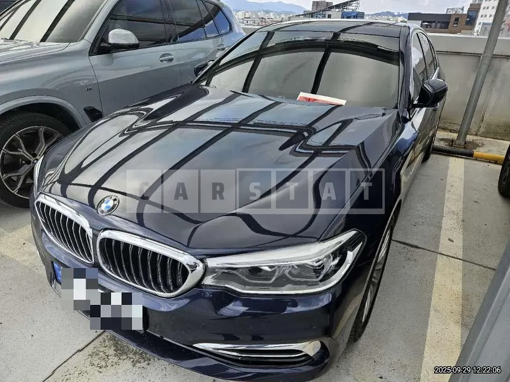 Photo 2 of 28: 2018 BMW 520d — Korean insurance auction