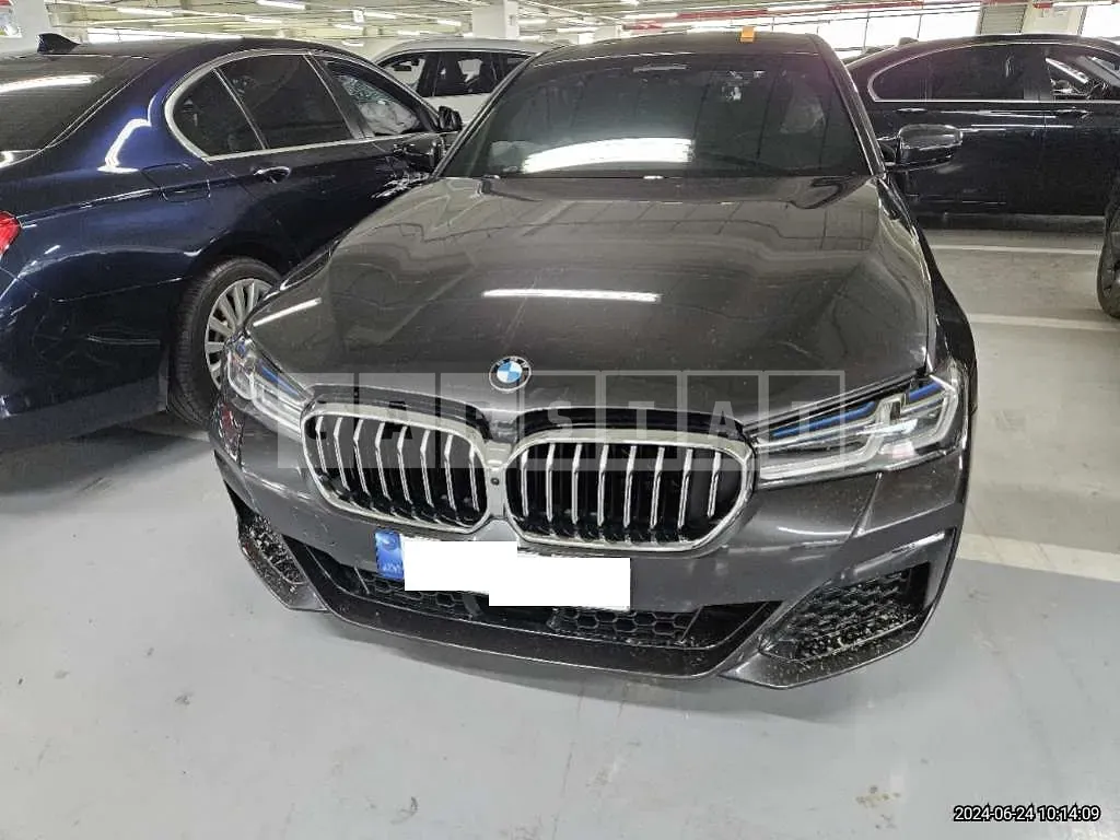 Photo 2 of 15: 2023 BMW 530i — Korean insurance auction