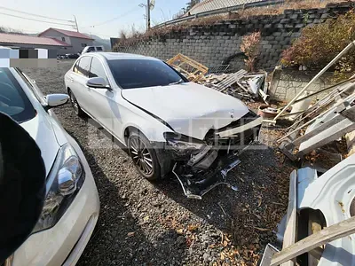 Photo 1 of 5: 2022 Mercedes-Benz E250, VIN W1KZF4FBXNB025804 — Korean insurance auction