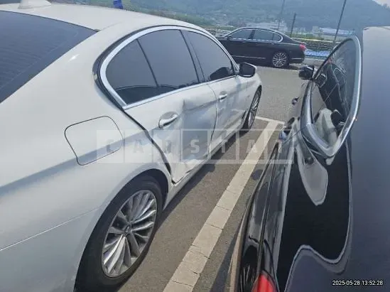 Photo 2 of 14: 2018 BMW 530i xDrive — Korean insurance auction