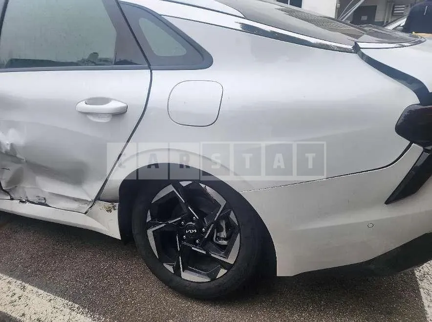 Photo 2 of 11: 2024 Kia K5 — Korean insurance auction