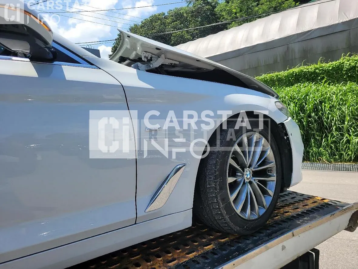 Photo 2 of 29: 2018 BMW 520d xDrive — Korean insurance auction