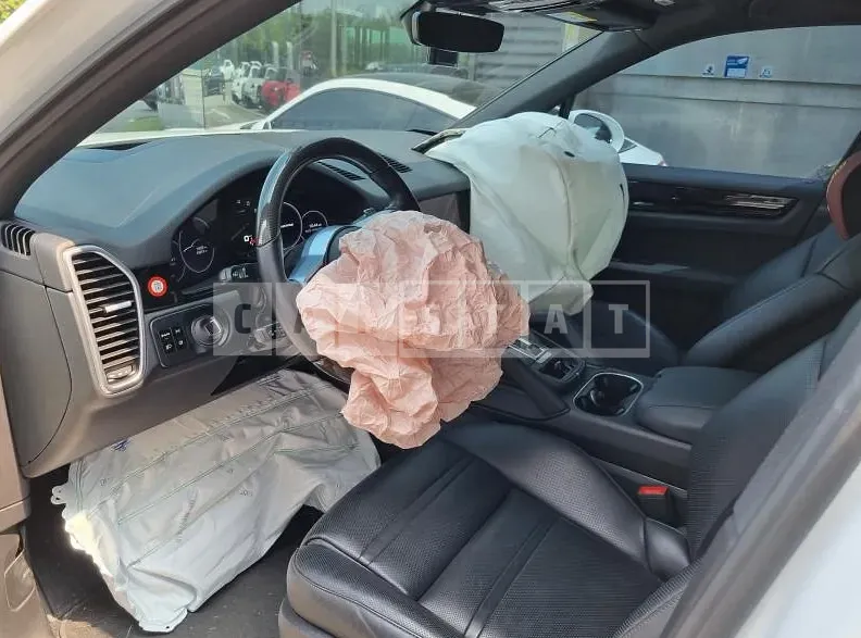 Photo 2 of 27: 2020 Porsche Cayenne E-Hybrid — Korean insurance auction