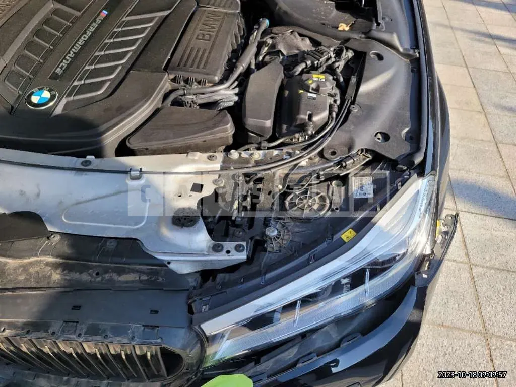Photo 2 of 16: 2017 BMW M760Li xDrive, VIN WBA7H6102HG613343 — Korean insurance auction