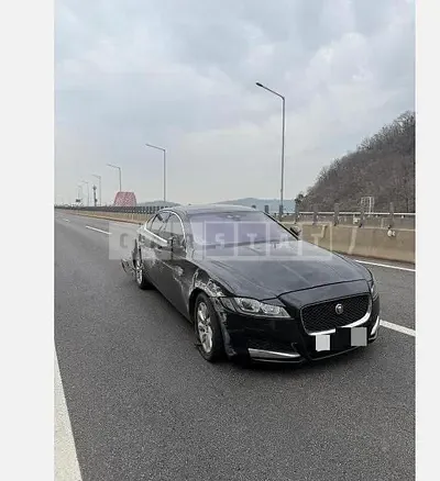 Photo 1 of 6: 2016 Jaguar XF 20d — Korean insurance auction