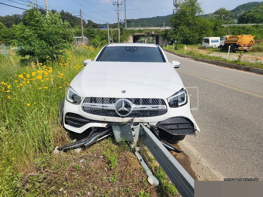 Photo 2 of 72: 2022 Mercedes-Benz GLC300 4Matic Coupe — Korean insurance auction