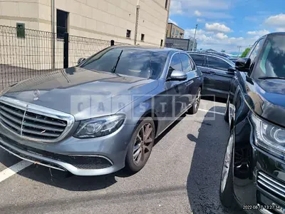 Photo 1 of 37: 2018 Mercedes-Benz E300, VIN WDDZF4JB7JA366665 — Korean insurance auction