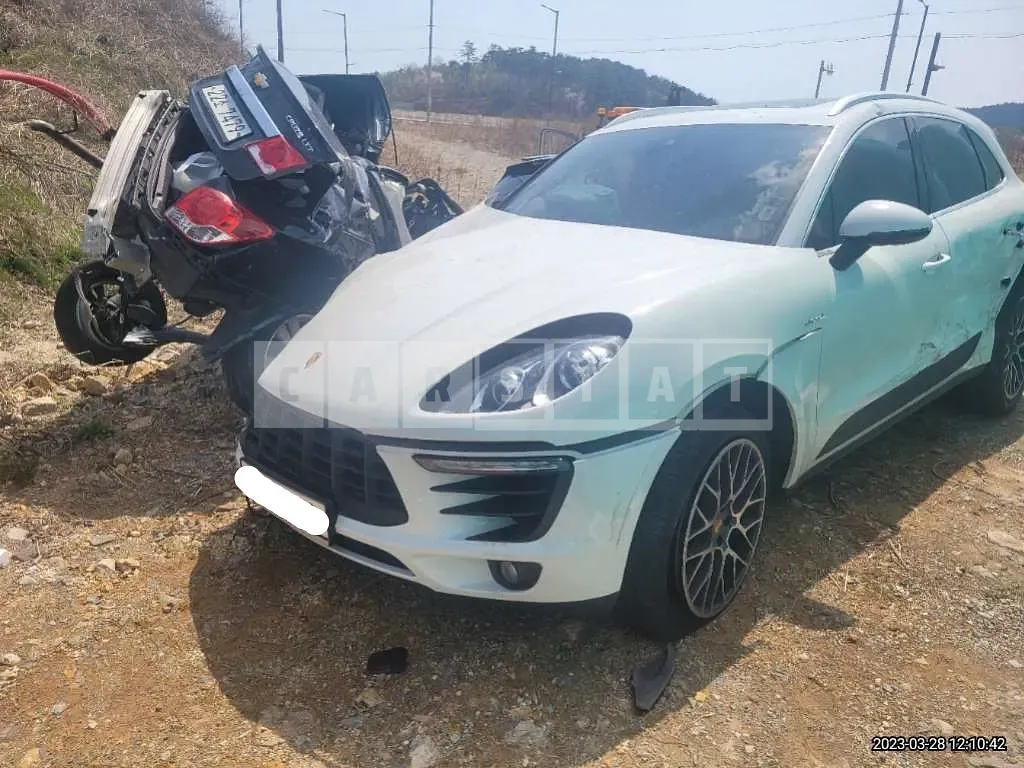 Photo 2 of 27: 2017 Porsche Macan S, VIN WP1AD2950HLB70550 — Korean insurance auction
