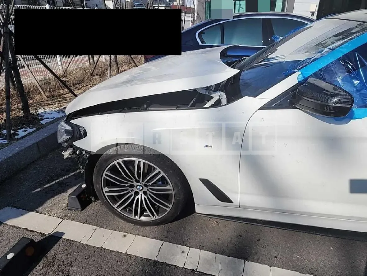Photo 2 of 13: 2020 BMW 530i M Sport Package, VIN WBAJR5100LCE38364 — Korean insurance auction