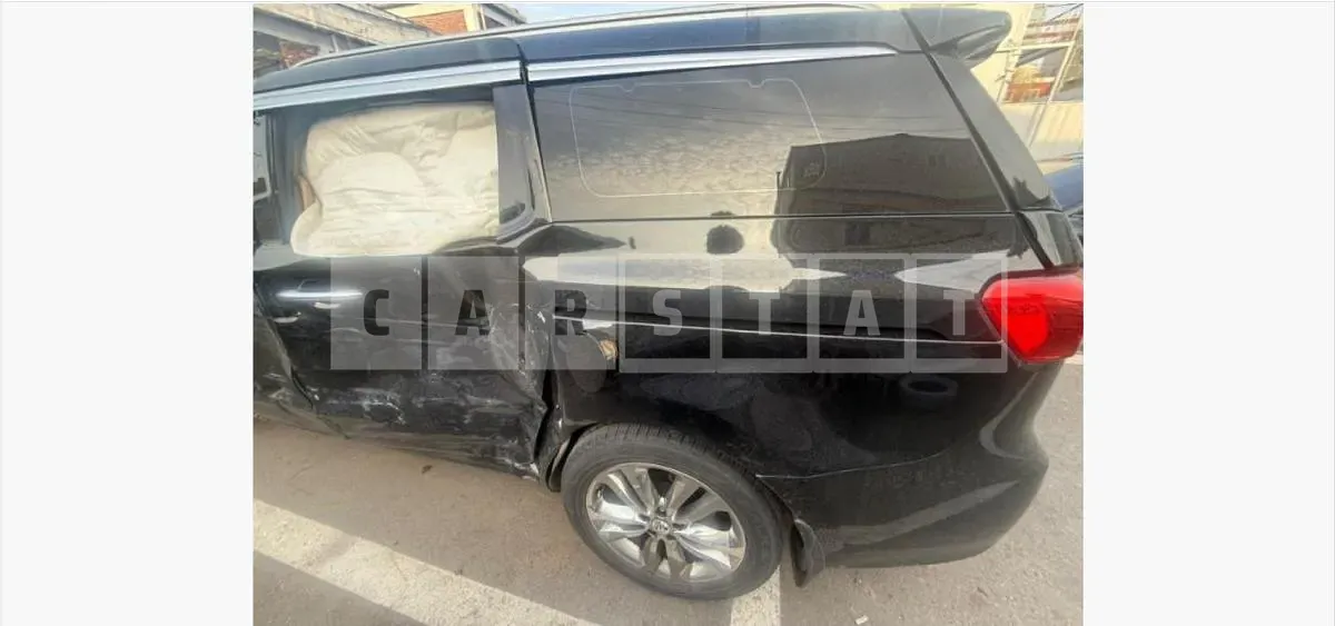 Photo 2 of 43: 2016 Kia Carnivals, VIN KNAME81ABGS198525 — Korean insurance auction