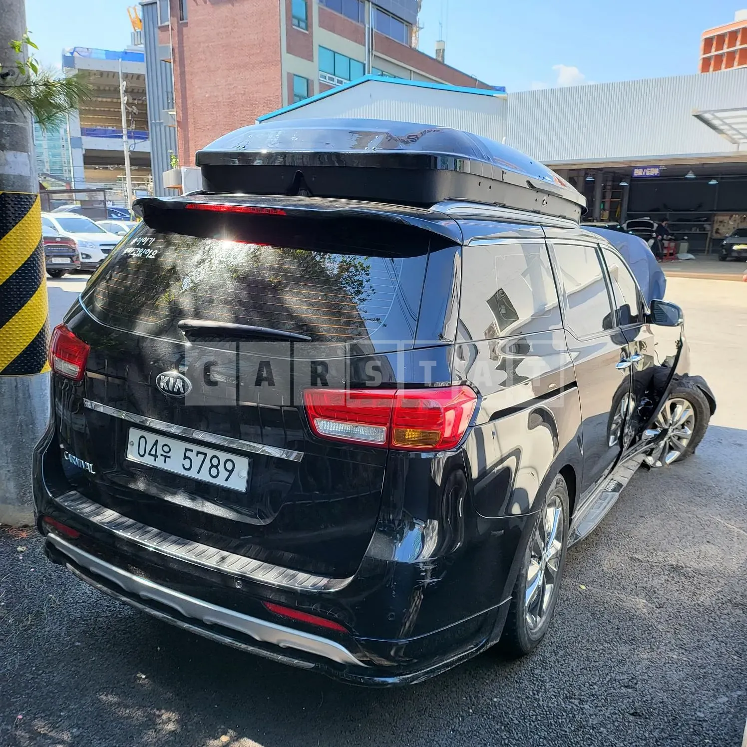 Photo 2 of 7: 2017 Kia All New Carnival 9-Seater — Korean insurance auction