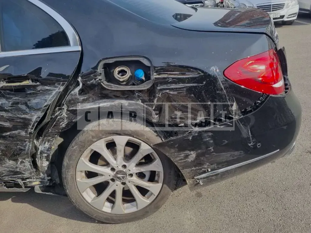 Photo 2 of 9: 2020 Mercedes-Benz E220 d 4Matic, VIN W1KZF0FB2LA770963 — Korean insurance auction