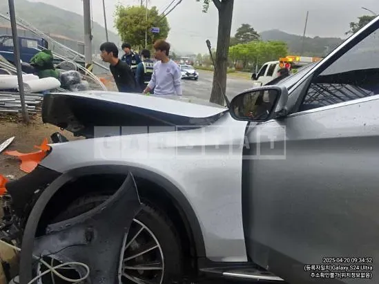 Photo 2 of 39: 2019 Mercedes-Benz GLC300 4Matic — Korean insurance auction