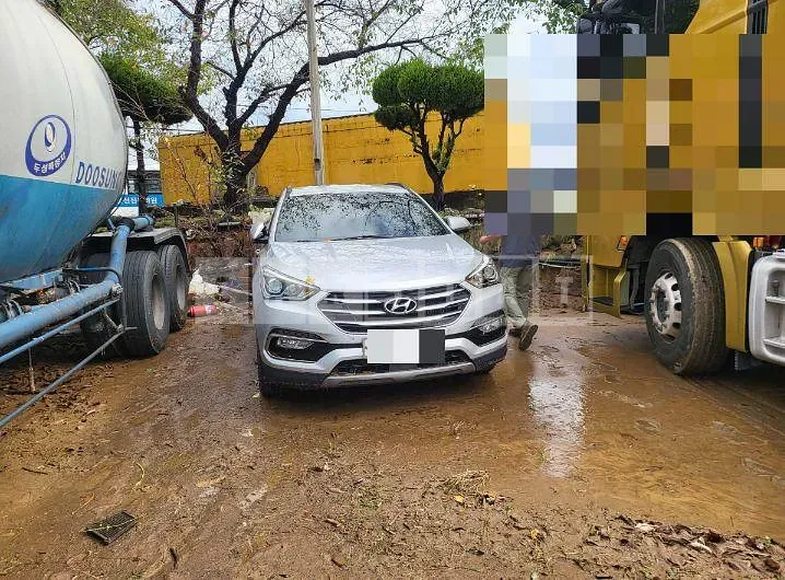 Photo 2 of 25: 2017 Hyundai Santa Fe DM 2.0 — Korean insurance auction
