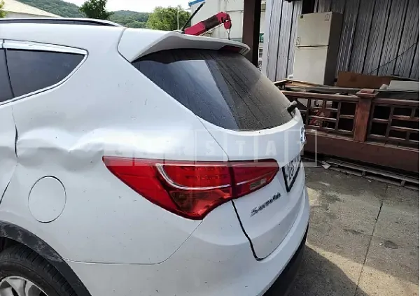 Photo 2 of 23: 2015 Hyundai Santa Fe, VIN KMHSW81XDFU457976 — Korean insurance auction