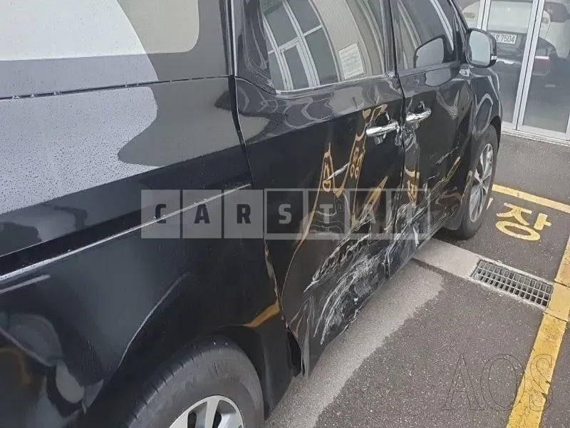 Photo 2 of 24: 2016 Kia Carnival, VIN KNAME81ABGS217384 — Korean insurance auction