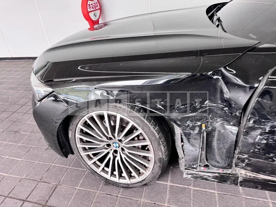Photo 2 of 22: 2019 BMW 730d xDrive Design Pure, VIN WBA7S4106LCD09604 — Korean insurance auction