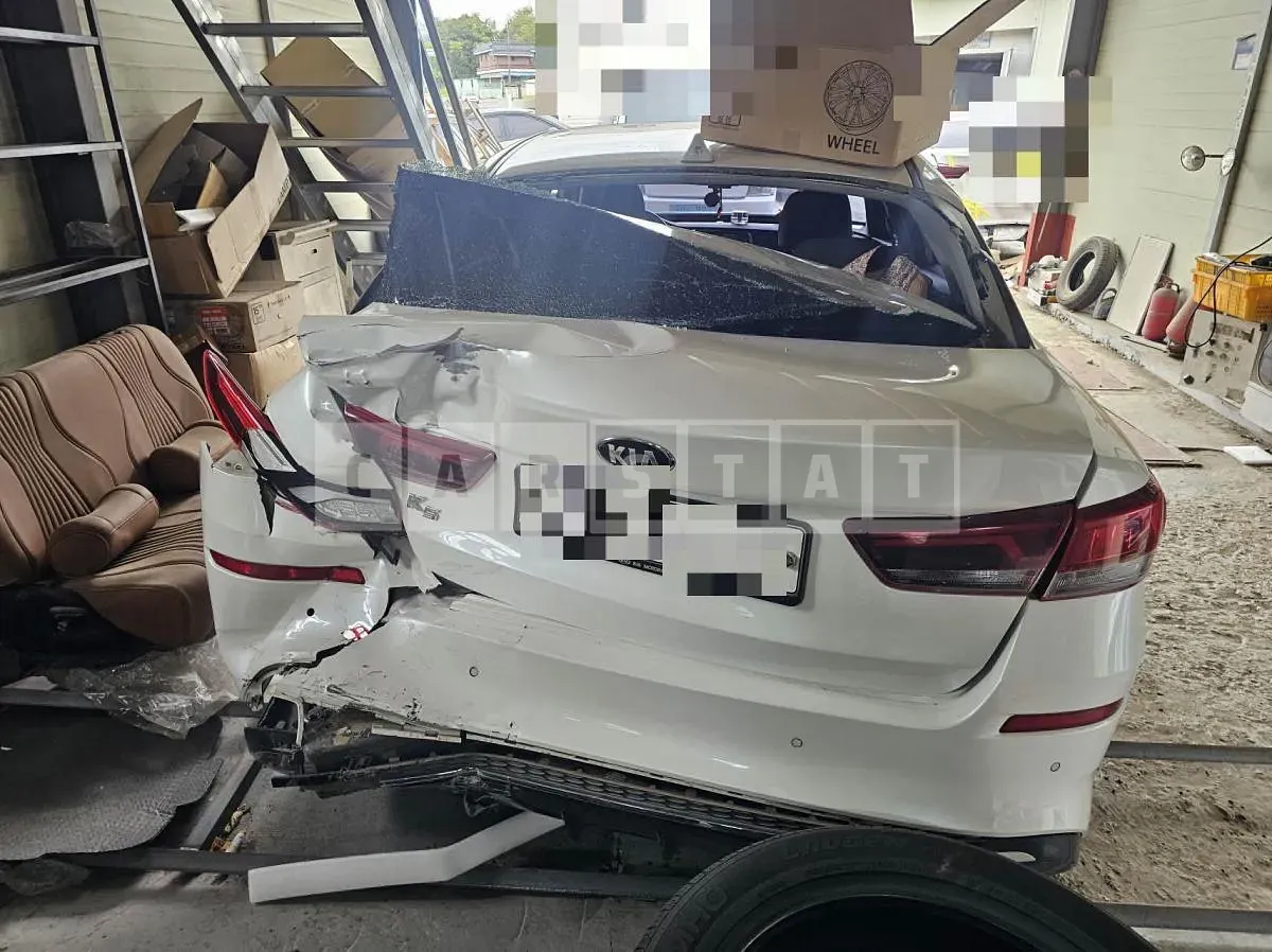 Photo 2 of 11: 2018 Kia K5 — Korean insurance auction