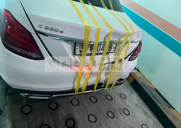 Photo 2 of 4: 2016 Mercedes-Benz C 220d, VIN WDDWF0EB4GF275922 — Korean insurance auction