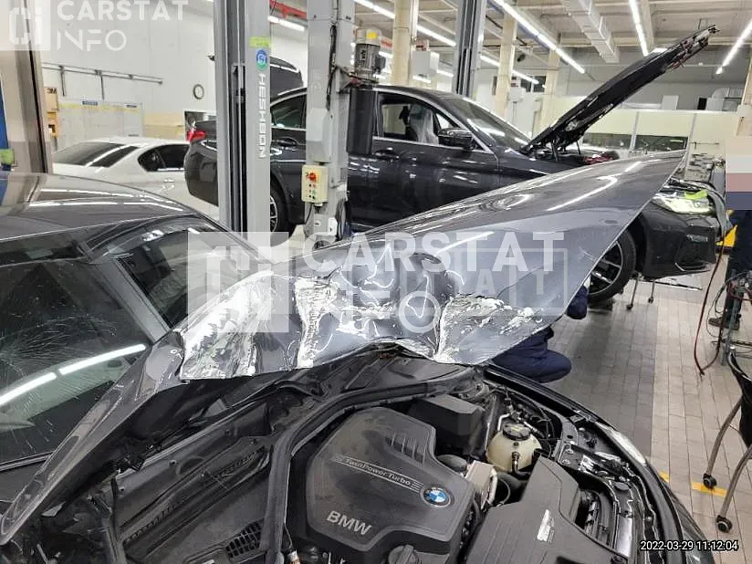 Photo 2 of 14: 2018 BMW 320i, VIN WBA8A9101JAH11236 — Korean insurance auction