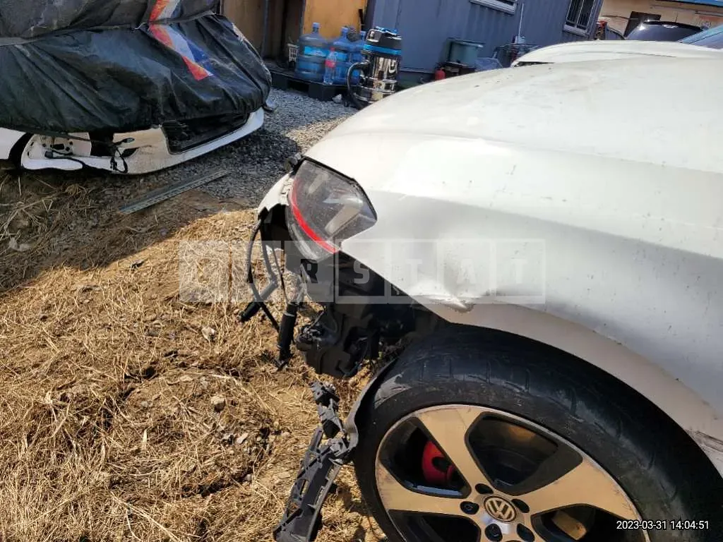 Photo 2 of 25: 2015 Volkswagen Golf GTI, VIN WVWZZZAUZFW225402 — Korean insurance auction