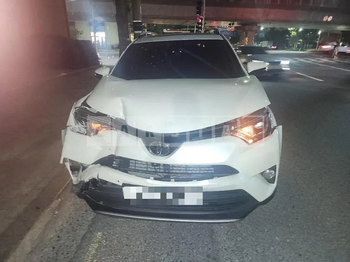 Photo 2 of 30: 2018 Toyota RAV4 2WD — Korean insurance auction