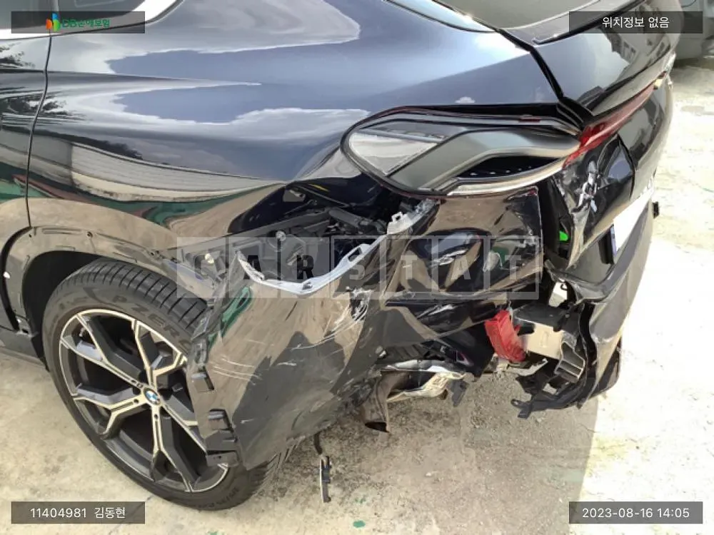 Photo 2 of 8: 2021 BMW X6 xDrive 30d, VIN WBAGT8107N9J18632 — Korean insurance auction