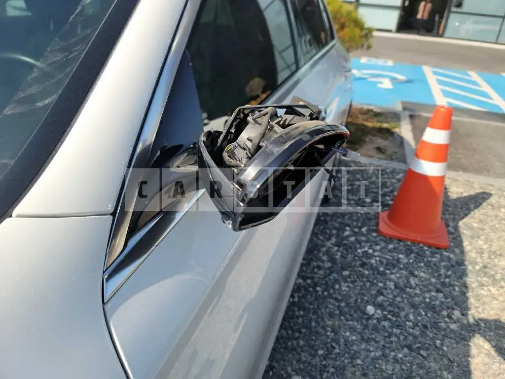Photo 2 of 19: 2017 Mercedes-Benz E220d, VIN WDDZF0EBXHA095503 — Korean insurance auction