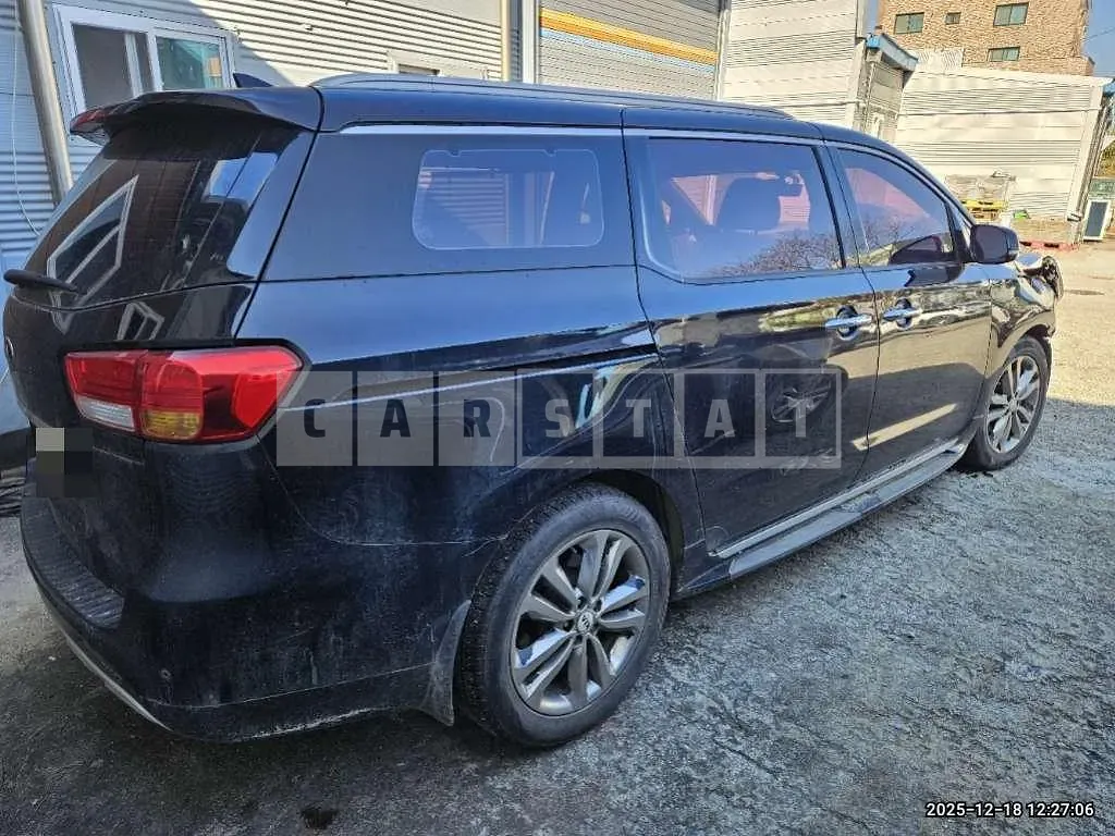 Photo 2 of 10: 2015 Kia Carnivals — Korean insurance auction
