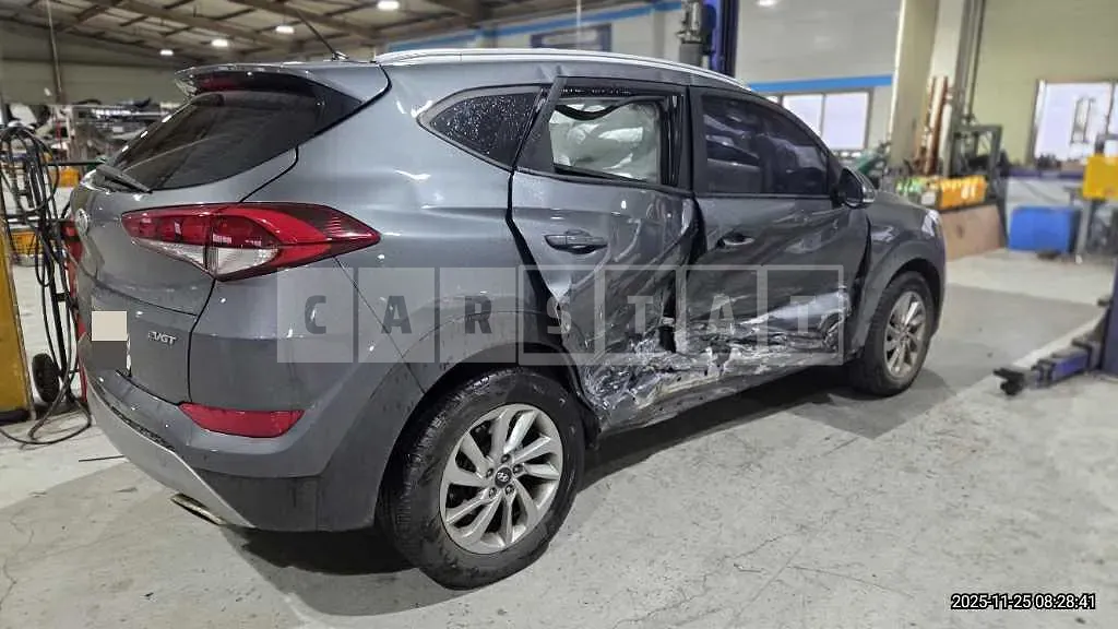 Photo 2 of 31: 2017 Hyundai Tucson TL — Korean insurance auction