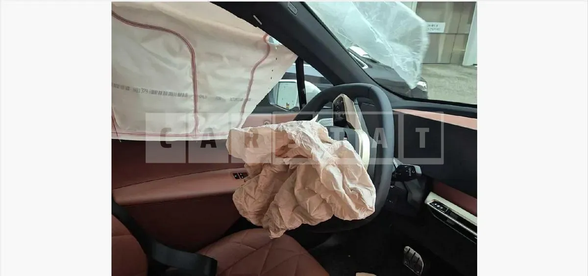 Photo 2 of 42: 2025 BMW iX xDrive50 — Korean insurance auction
