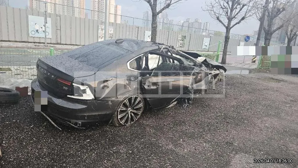 Photo 2 of 6: 2022 Volvo S90B5 — Korean insurance auction