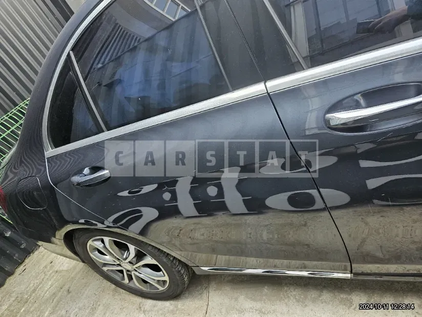 Photo 2 of 30: 2016 Mercedes-Benz C220 d — Korean insurance auction