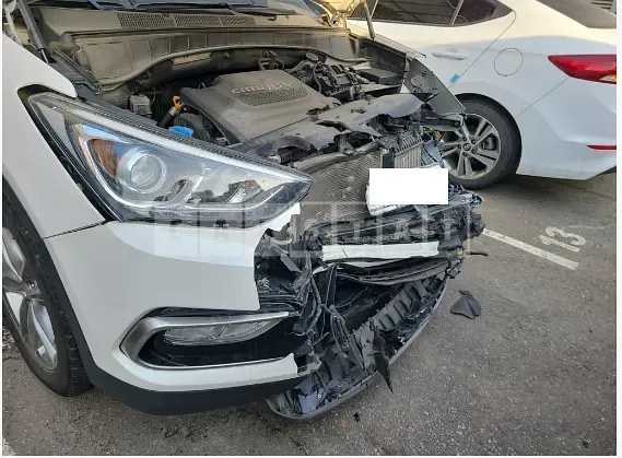 Photo 2 of 44: 2016 Hyundai Santa Fe, VIN KMHSW81XBGU633005 — Korean insurance auction