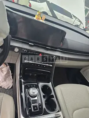 Photo 2 of 18: 2022 Kia Carnival — Korean insurance auction